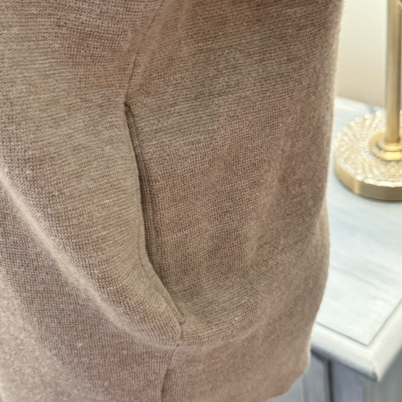 J crew Merino Wool Blend Sweater V-neck tan sweater Size Small - Picture 7 of 7